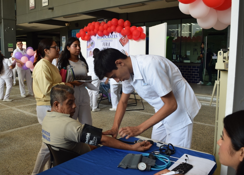Feria de la Salud por estudiantes de medicina