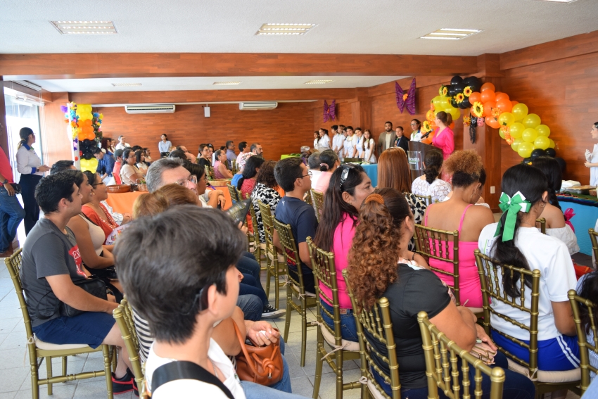 Festiva gastronómico en preparatoria Hipócrates