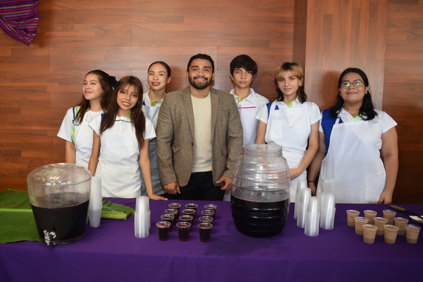 Festiva gastronómico en preparatoria Hipócrates
