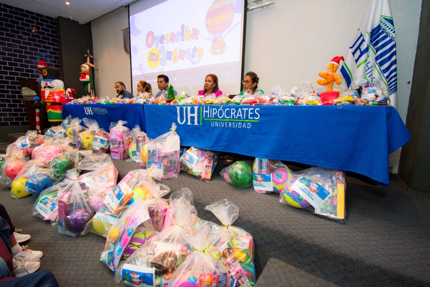 Universidad Hipócrates con juguetes