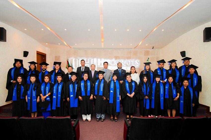 Ceremonia de posgrados y especialidades en la Universidad Hipócrates