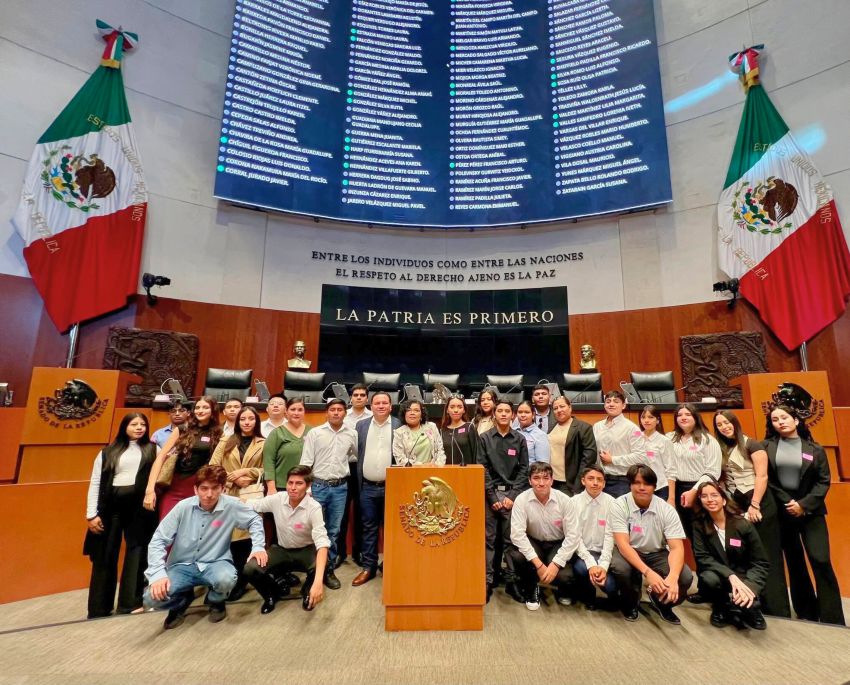 Estudiantes de derecho en el Senado de la República