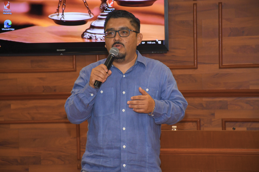 Impulsamiento de análisis jurídico con conferencia