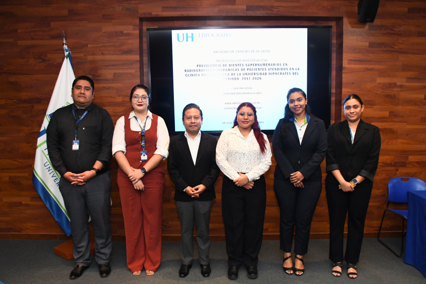 Egresados de odontología presentando examen profesional