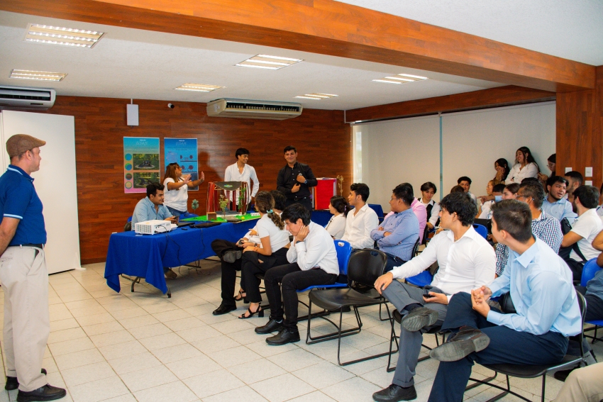 Presentación de alumnos en arquitectura.