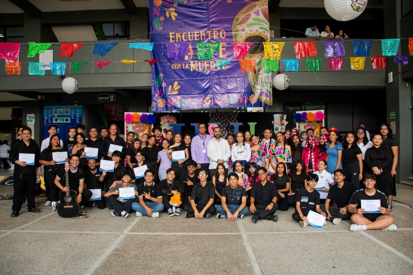 Identidad y tradición en la Universidad Hipócrates "Encuentro del Arte con la Muerte"