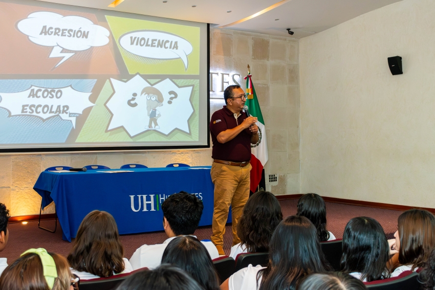 Profesor dando una ponencia