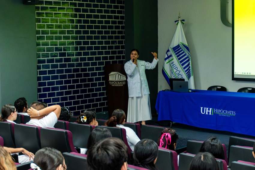 Ceremonia del día del médico impartiendo pláticas inspiradoras