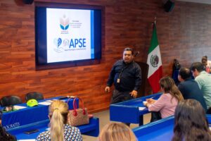 Clausura de diplomado en redacción y comprensión de textos en inglés.