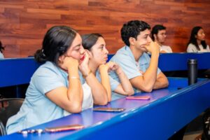 La universidad Hipócrates llevó a cabo la jornada de “La Psicología más allá del consultorio” donde se dieron diferentes ponencias de psicología.