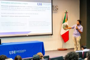Estudiantes de distintas licenciaturas participaron en el curso-taller Presentaciones Efectivas.