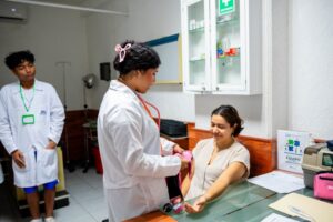 La Preparatoria Hipócrates participaron en una práctica de simulación de consultas médicas.