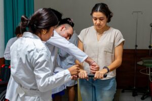 La Preparatoria Hipócrates participaron en una práctica de simulación de consultas médicas.