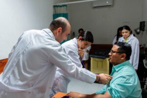 La Preparatoria Hipócrates participaron en una práctica de simulación de consultas médicas.