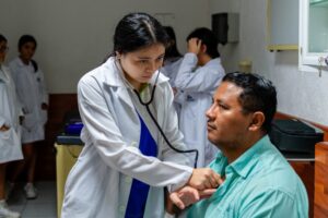 La Preparatoria Hipócrates participaron en una práctica de simulación de consultas médicas.
