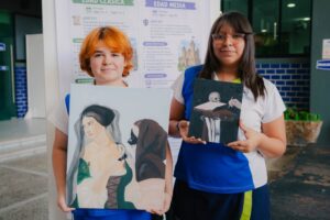 Alumnas de UH presentan sus pinturas.