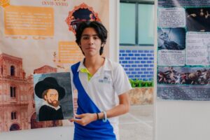 Alumnos realizaron una exposición dedicada a la arquitectura y la pintura de distintos periodos históricos, entre ellos la época clásica.