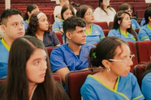 Bienvenida a los alumnos a la universidad Hipócrates.
