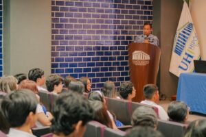 La preparatoria hipócrates recibe una conferencia de la SEDENA.