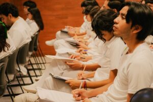 Estudiantes de medico cirujano fortalencen sus conocimientos.