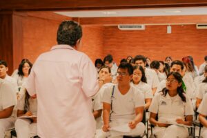 Estudiantes de la carrera medico cirujano.