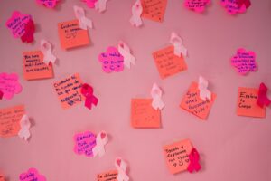 Mural de en referente sobre la concientización del cáncer de mama