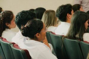 Los de la universidad Hipócrates fortalecen su formación con una conferencia especializada en medico cirujano.