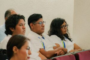 Se da una platica en universidad hipocrates, para la reflexion de justicia, derechos humanos y combate a la tortura.