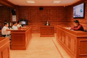 Los alumnos de la universidad ponen en practica el sistema penal
