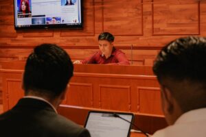 Los alumnos de la universidad ponen en practica el sistema penal