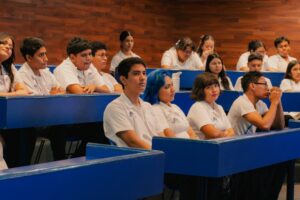 Los estudiantes de QBP, les presentaron a nuestros alumnos los temas de diabetes obesidad.