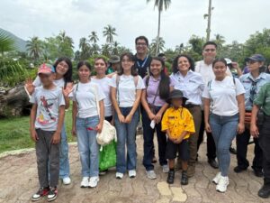 Estudiantes de la Universidad Hipócrates aprenden a transformar el futuro con energía solar en el taller “Go Solar” realizado en Acapulco.
