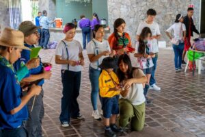 Estudiantes de la Universidad Hipócrates aprenden a transformar el futuro con energía solar en el taller “Go Solar” realizado en Acapulco.