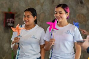 Estudiantes de la Universidad Hipócrates aprenden a transformar el futuro con energía solar en el taller “Go Solar” realizado en Acapulco.