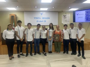 Estudiantes en la visita guiada a la Casa de la Cultura Jurídica en Acapulco