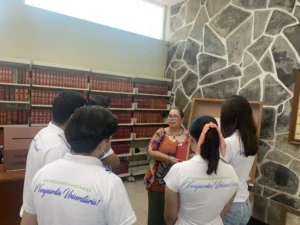 Estudiantes en la visita guiada a la Casa de la Cultura Jurídica en Acapulco