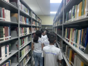 Estudiantes en la visita guiada a la Casa de la Cultura Jurídica en Acapulco