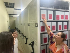 Estudiantes en la visita guiada a la Casa de la Cultura Jurídica en Acapulco